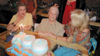 cake1 Abuela at her 100th birthday!